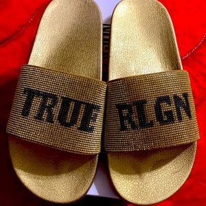 True Religon Slides